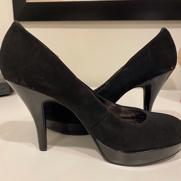 Unlisted By Kenneth Cole Heels - Picture 3 of 8